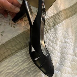 Women’s like new naturalizer heels